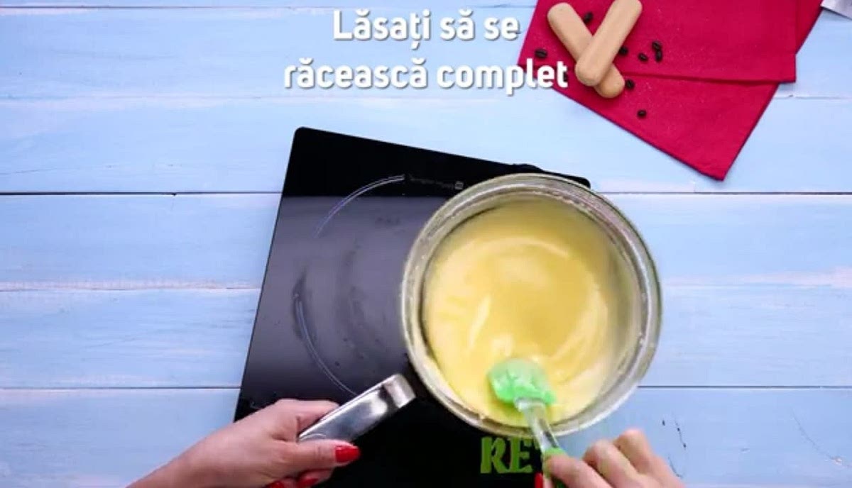 When it is ready, remove the bowl from the heat and let it cool to room temperature.