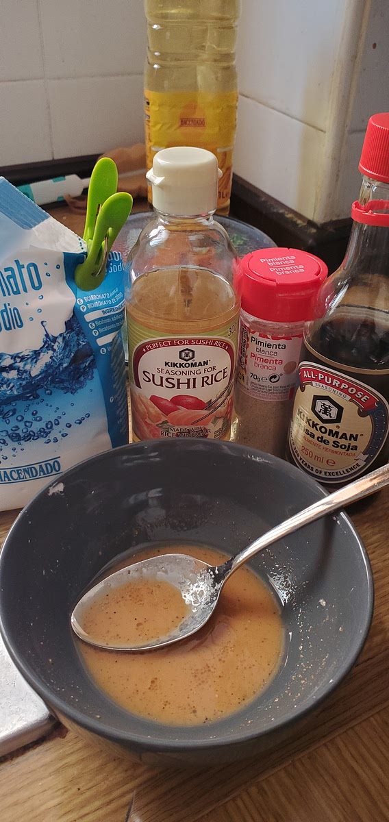 Aderezo carne: Soya (1- 1.5 cuchara), vino xiomin o Mirin (1 cuchara) white pepper (1/3 cucharadita) Maicena (1 cuchara), bicarbonato (1/2 cuchara), aceite (1 cuchara).