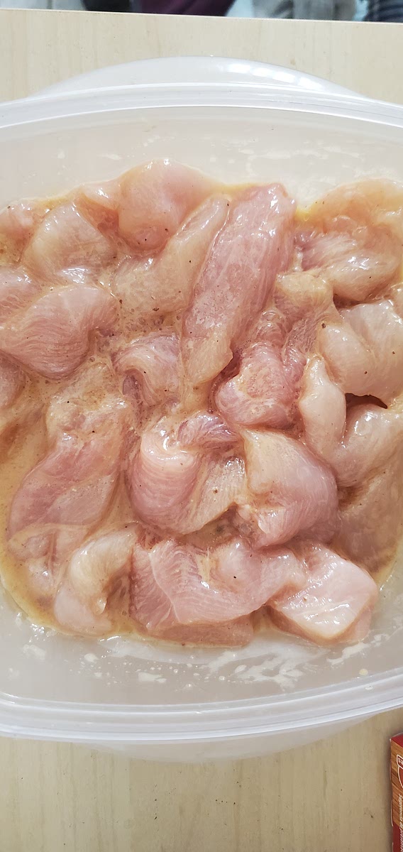 Combinar el aderezo con la carne/pollo. Si