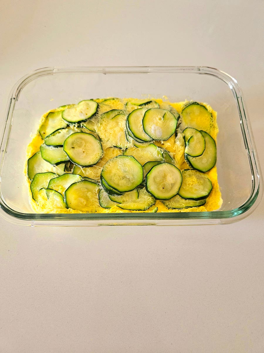 3️⃣ Servizio:
La frittata è fatta! Puoi mangiarla direttamente nella ciotola o sformarla su un piatto.