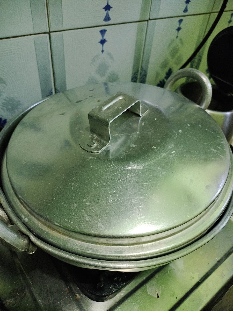 Close it off with a lid and let it cook for 20 minutes in medium flame