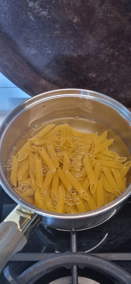Half fill a med Saucepan with water and bring to the boil. Add the penne and half a tsp salt. Simmer 10 mins then drain rest and covered with lid