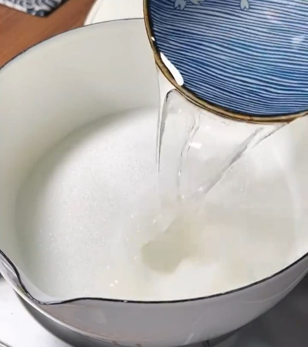 put sugar and pour water in a bowl put on the stove 15-20 minutes