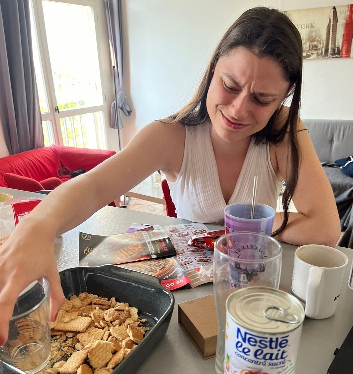Écraser les spéculos et les petit beurre avec haine