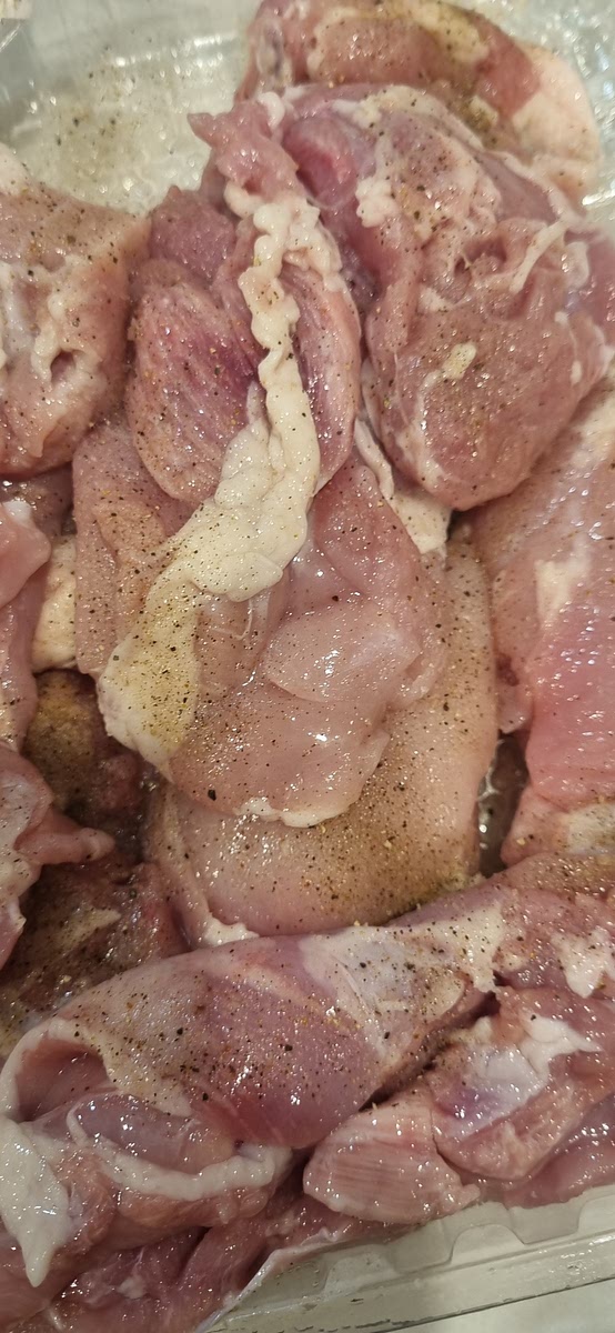 Sprinkle the chicken with salt and pepper. Put large Saucepan over med heat and melt approx 30g butter in it. Cook chicken in batches, 4 mins a side with lid on. Set aside on plate. Rest for 5 mins then cut into 1cm slices