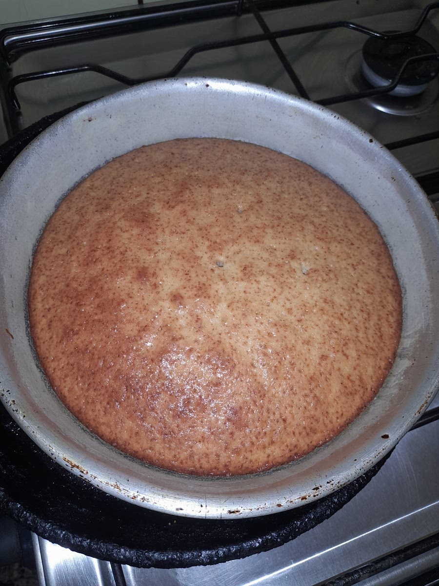 Hornear a 180°C por 35-40 minutos o hasta que un palito salga limpio.