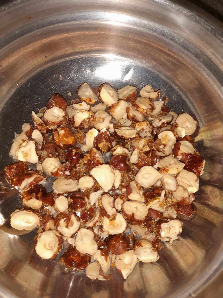 Volcar sobre una superficie antiadherente, dejar enfriar y picar finamente.