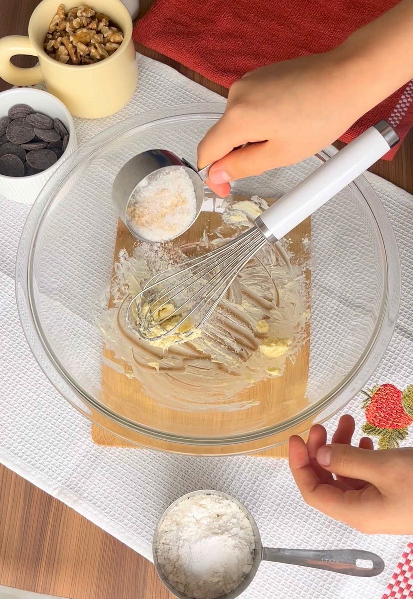 1. Combine butter, sugar and brown sugar in a bowl, beat until well combined.