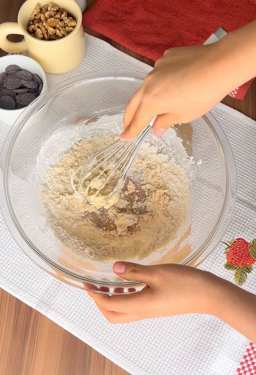 3. Add the flour, cornstarch and baking soda, beat until dough begins to come together.