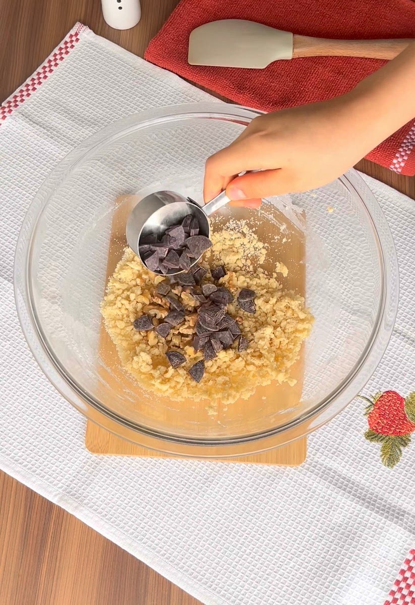 4. Add the walnuts and chopped chocolate, mix .Shape into 2 large dough balls and Place in the freezer for 30 minutes