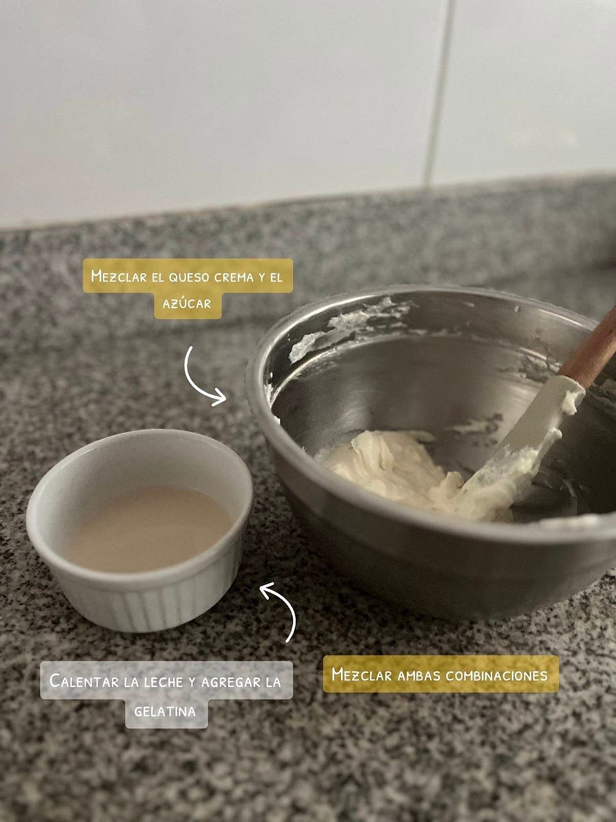 3. In a small bowl mix the 5gr of gelatin with 50ml water and 2gr of gelatin with 20ml water.