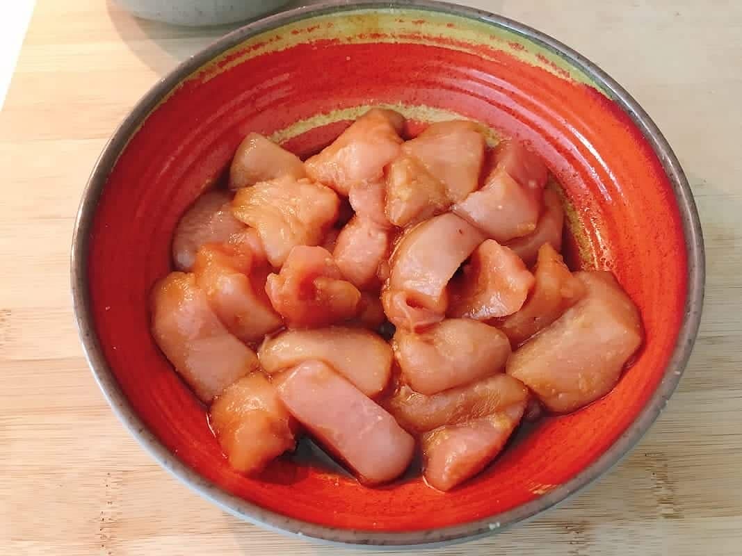 Slice the chicken breasts to 1-inch cubes and in a bowl add and mix well with the seasonings from coconut aminos to garlic powder. Set aside in the fridge while you prepare other items.