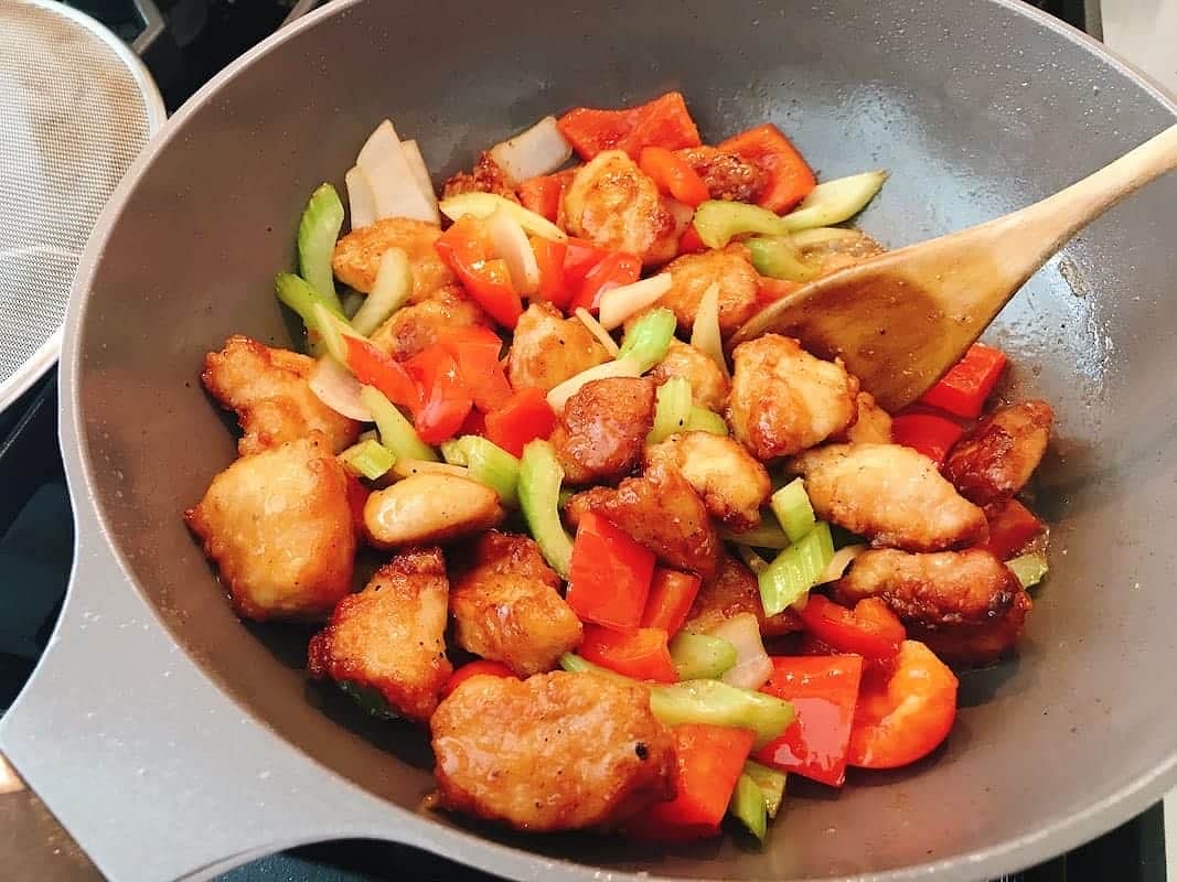 Return the chicken to the pan and pour-in the black pepper sauce. Toss to coat the sauce over for 1 minute.