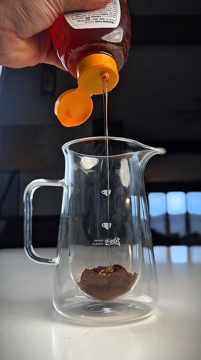 Add the coffee, honey and water to a glass