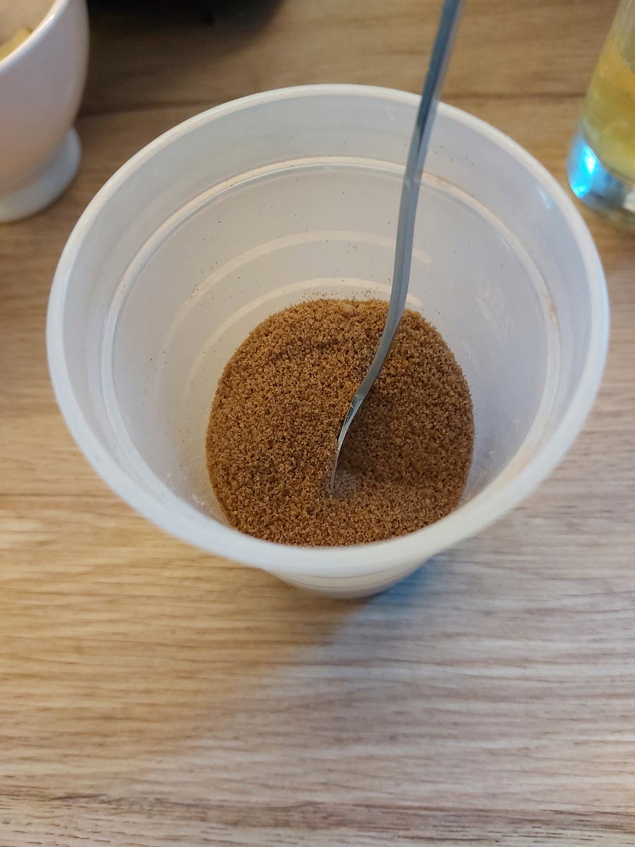 Für die Füllung 2 EL Zimt mit dem Zucker vermischen