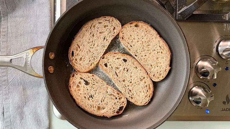 Add the bread slices and cook for about 5 minutes.