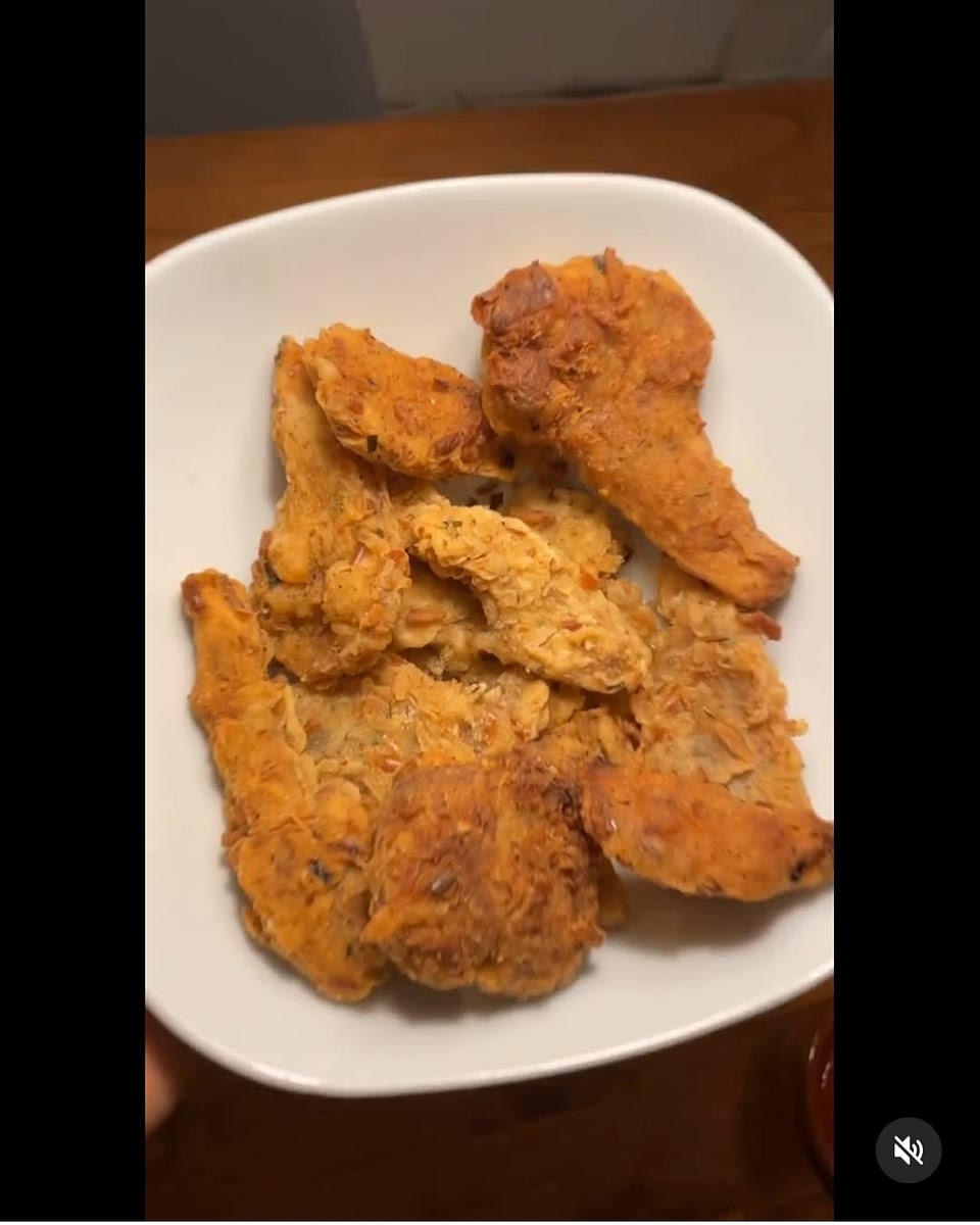 For pan fried or air fried fried chicken oyster mushrooms,
You will need: A few large oyster mushrooms
Oil for frying Wet mix: Flour 3:2 ratio to oat milk
Italian herbs
Black pepper
Onion powder
Garlic powder
Salt Dry mix: Flour
Black pepper
Coriander
Italian herbs
Chives
Onion powder
Garlic powder Wash your mushrooms gently so they keep their shape. Dip your mushroom in wet mix, then coat in the dry mix. Repeat for the rest, then heat oil. Cook your coated mushroom in the oil, for 2-3 minutes each side, flipping in between. Drain excess oil then serve.