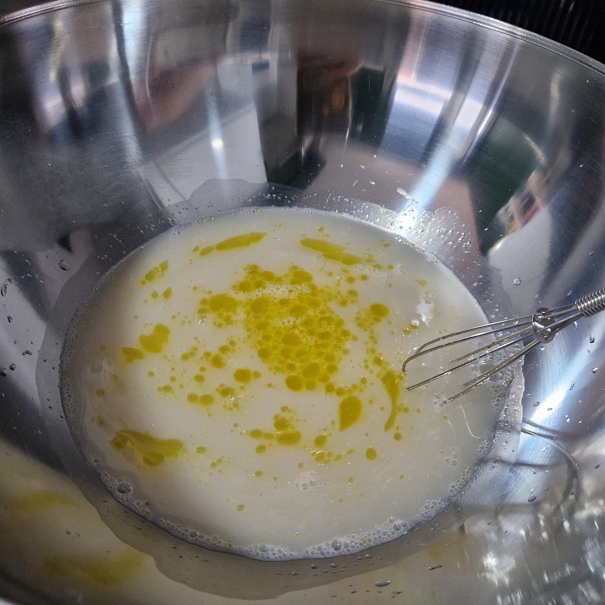 Add the (5g) honey and (15ml) extra virgin olive oil into the warm water mixture.
