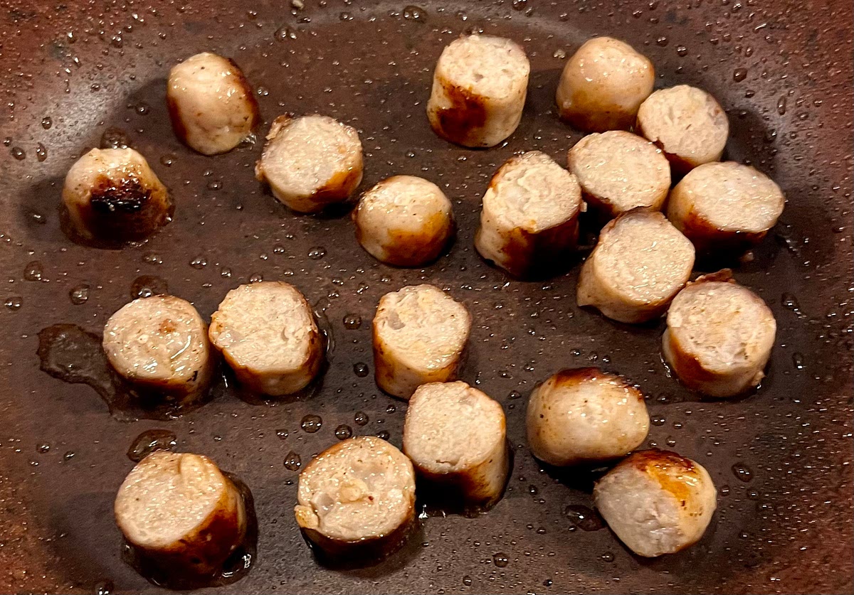 Once sausages are firm, remove them from the pan, slice them in 1cm pieces and put them back in the pan to slightly brown the sliced sides (about 2 minutes).