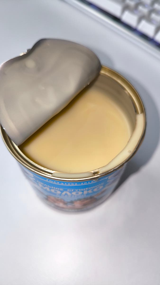 Положить сгущённое молоко в кашу
Put condensed milk in the porridge
Staviti kondenzovano mleko u kašu