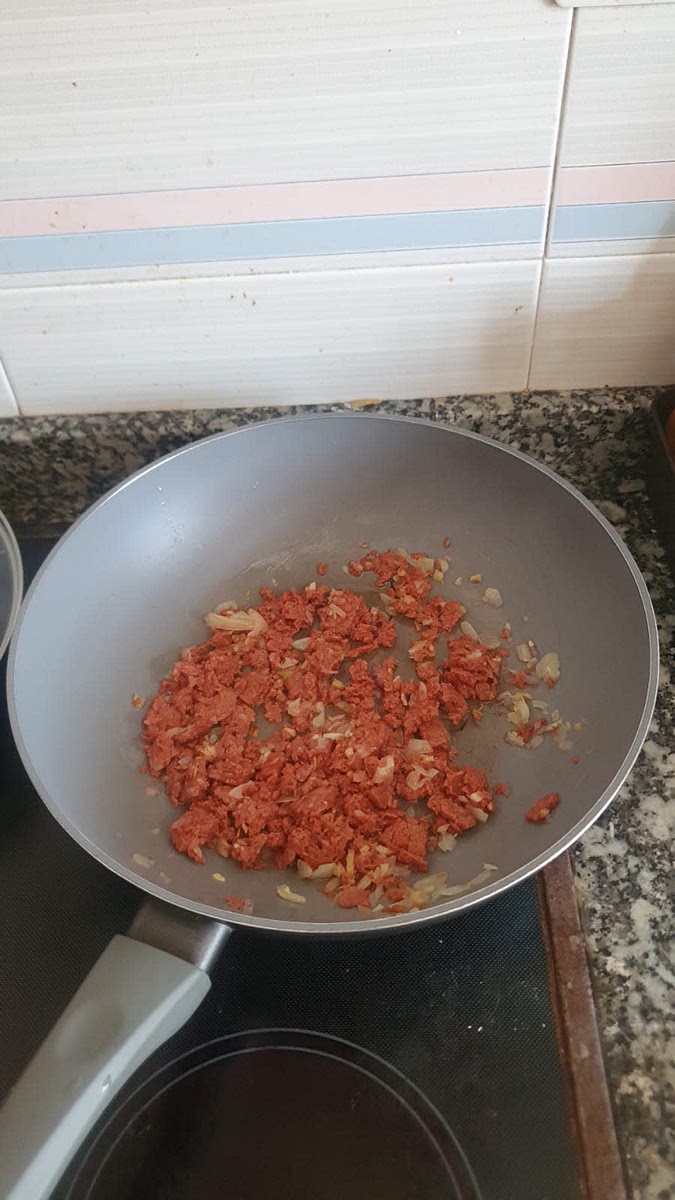 Añadir la carne o proteína vegana y/o las setas shiitake.