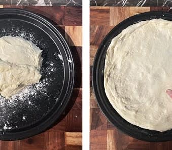 Infarinate il piatto doratore quanto basta e trasferitevi sopra l’impasto: stendetelo fino ai bordi e poi spennellate di olio extravergine. Infornate sulla griglia superiore e impostate il programma Convection (200 °C) per 15 minuti.