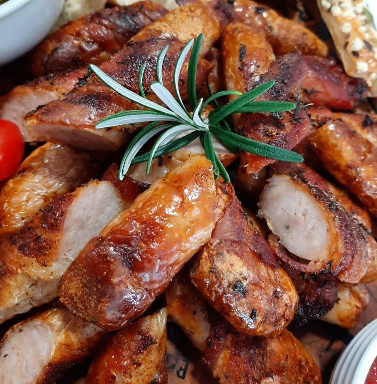 Serve them on their own with ketchup & pickles (as finger food) or as a meal with any type of potatoes or salad.