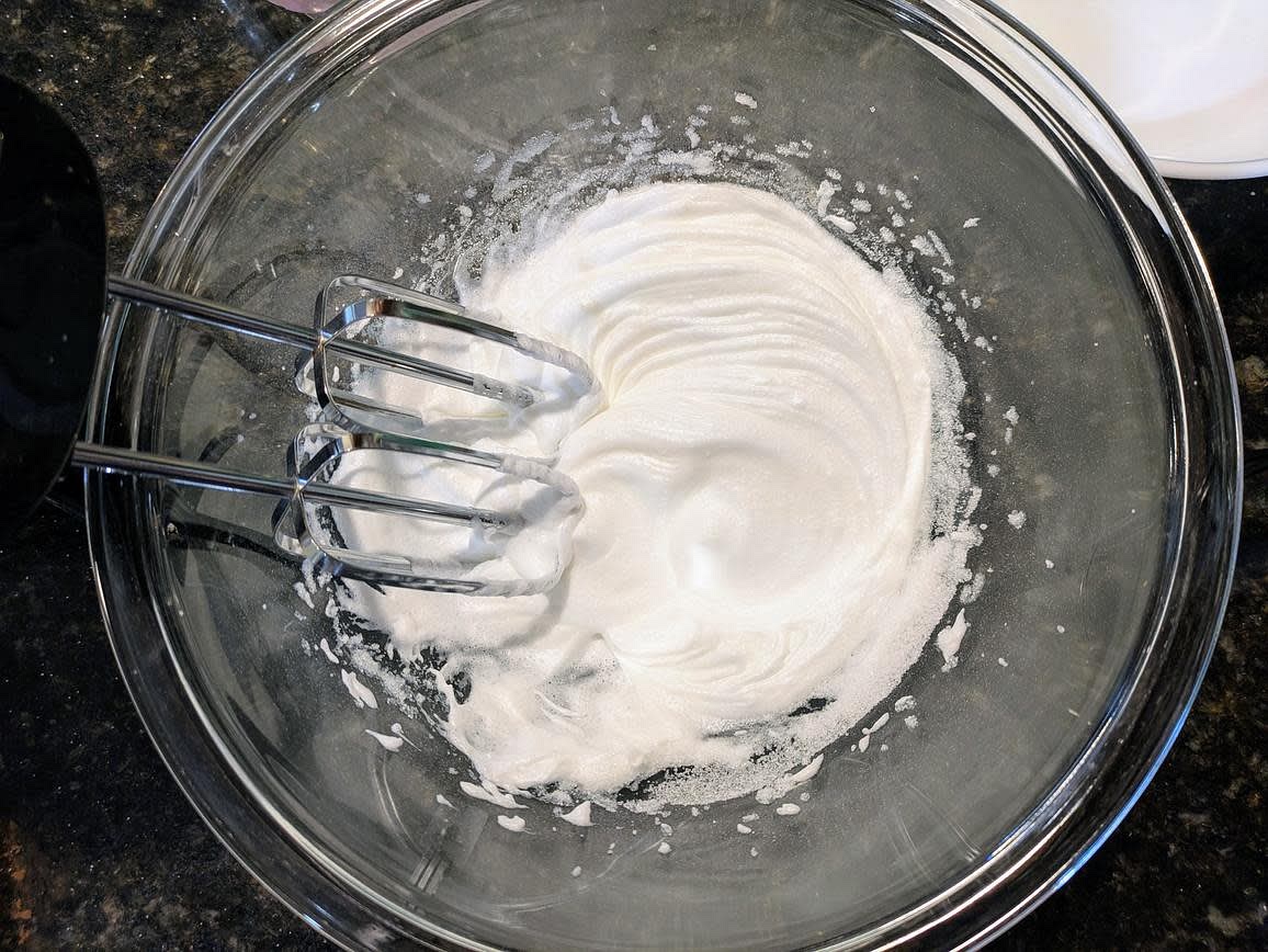 In a large metal or glass bowl with a hand mixer, beat the egg white until you have stiff peaks. Gradually add the sweetener 1 tbsp (12.5 g) at a time, until fully incorporated, and you have stiff glossy peaks