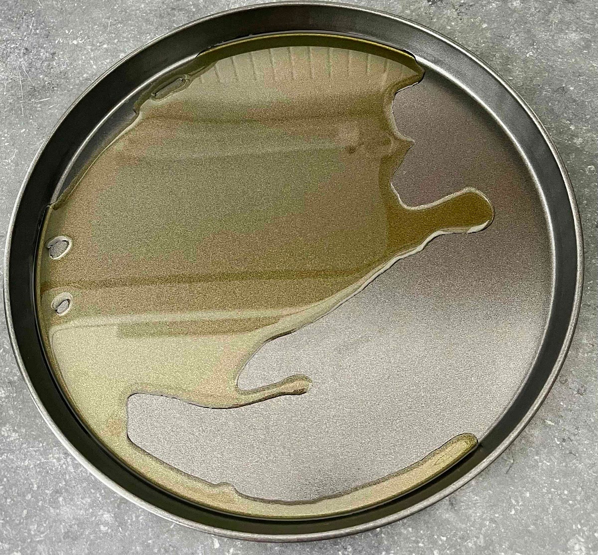 Add the extra virgin olive oil to a round 28cm (11”) deep dish pizza pan and heat it in the oven for 5 minutes. Steel pans tend to give a better finish to the bottom than aluminium ones.