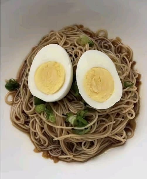 Con esto ya estaría, pero podemos añadir huevo duro y cebolla verde