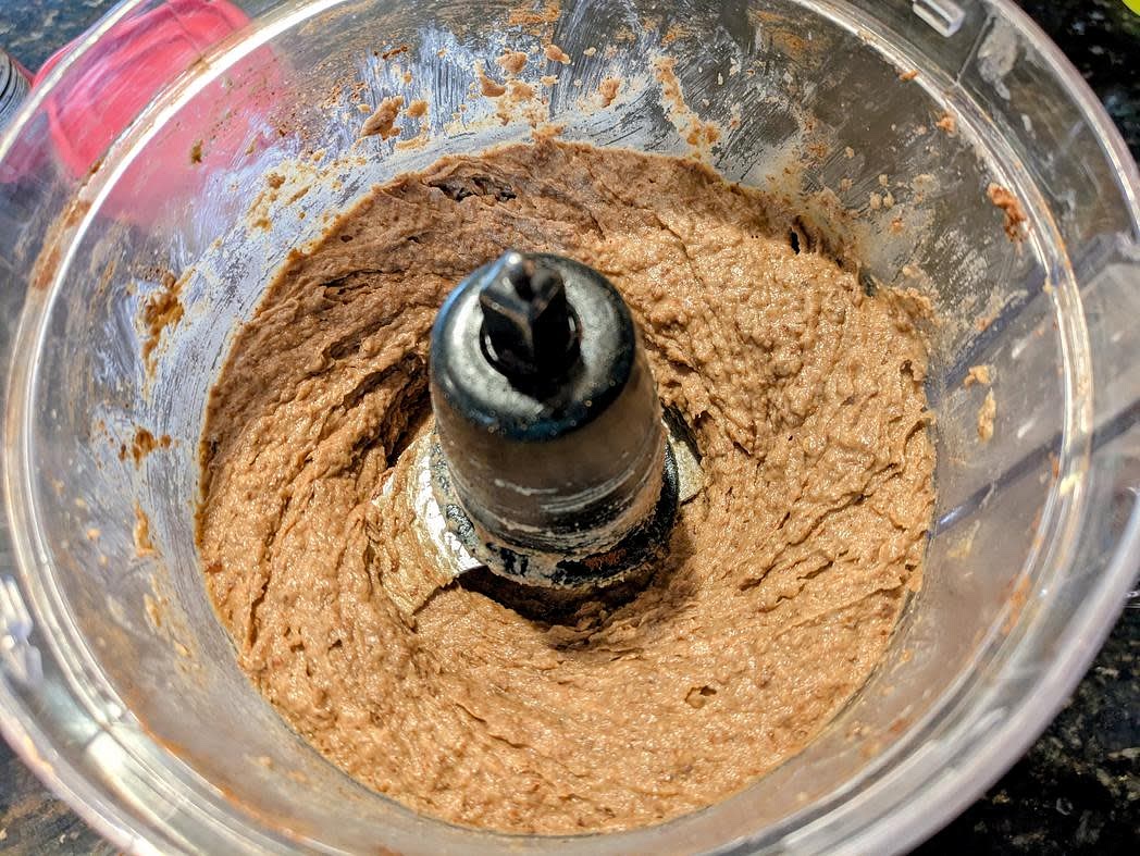 In a food processor, blend together chickpeas, raisins, nut butter, cinnamon, and vanilla until smooth, and no chunks of beans or raisins remain