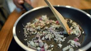 Step 3 Heat oil in a small pan and cook the chopped onion and garlic for about 10 minutes until onions are translucent. Leave the onions out of you are making for Kevin. Bitte keine Zwiebeln.