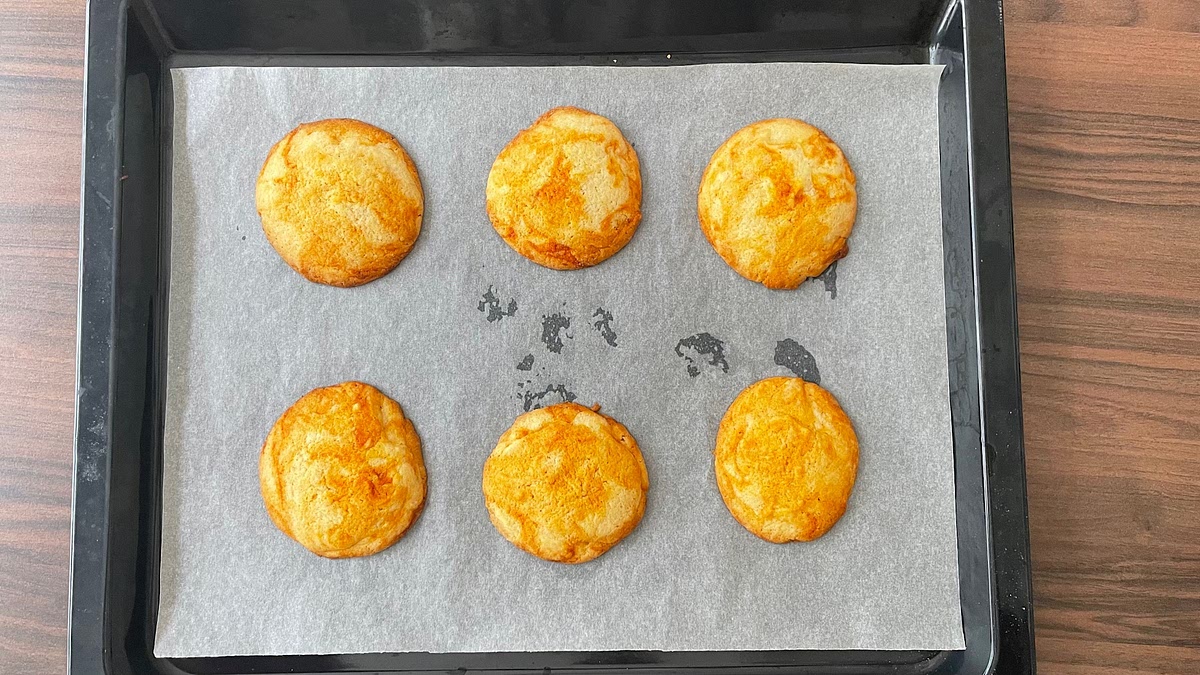 6. Cool and Store
Allow the cookies to cool on the tray for 5 minutes before transferring to a wire rack to cool completely. Store in an airtight container at room temperature for up to 3 days.
