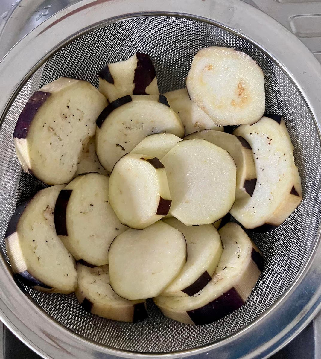 Peel, slice and salt the aubergines and rest them in a strainer so they release the water and bitterness. At least 10 minutes, if possible more (I left them a couple of hours).