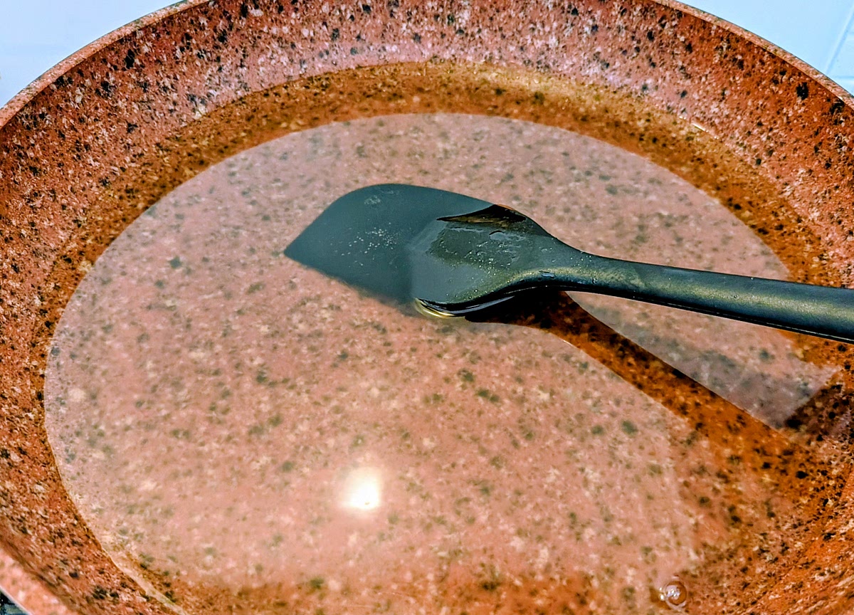 Make the simple syrup: in a non-stick pan: add the sugar and water and bring it to a boil at medium heat, stirring until sugar is dissolved, then boil for 30 seconds. Remove from the heat and let the simple syrup cool down.