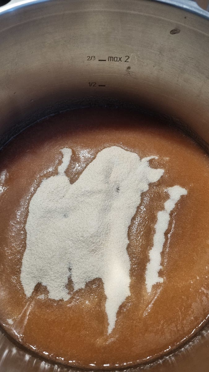 Mettre 2 cs de sucre dans le vitpris et saupoudrez de le jus, mélangez