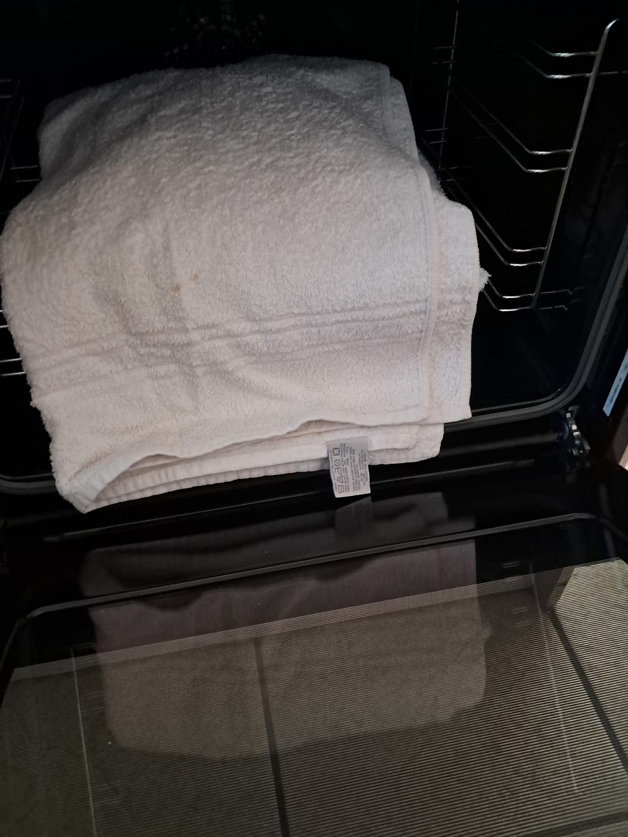 Wrap the dutch oven in towels and leave the yogurt to rest for 3,5 to 4 hours.