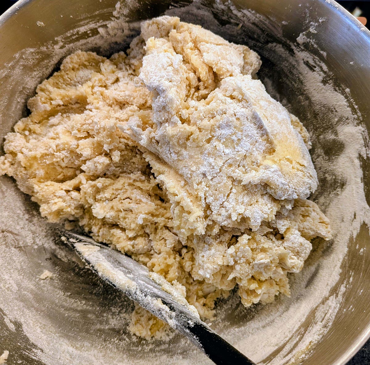 We don't want to develop or strengthen the gluten in this dough, so if you've been using a mixer, it's time to put it to the side.
Add the flour, salt and baking powder to the bowl, and incorporate as much of it as you can, by folding it in and pushing with a spatula, without stirring or over mixing it. When it looks like the flour is no longer integrating, stop.