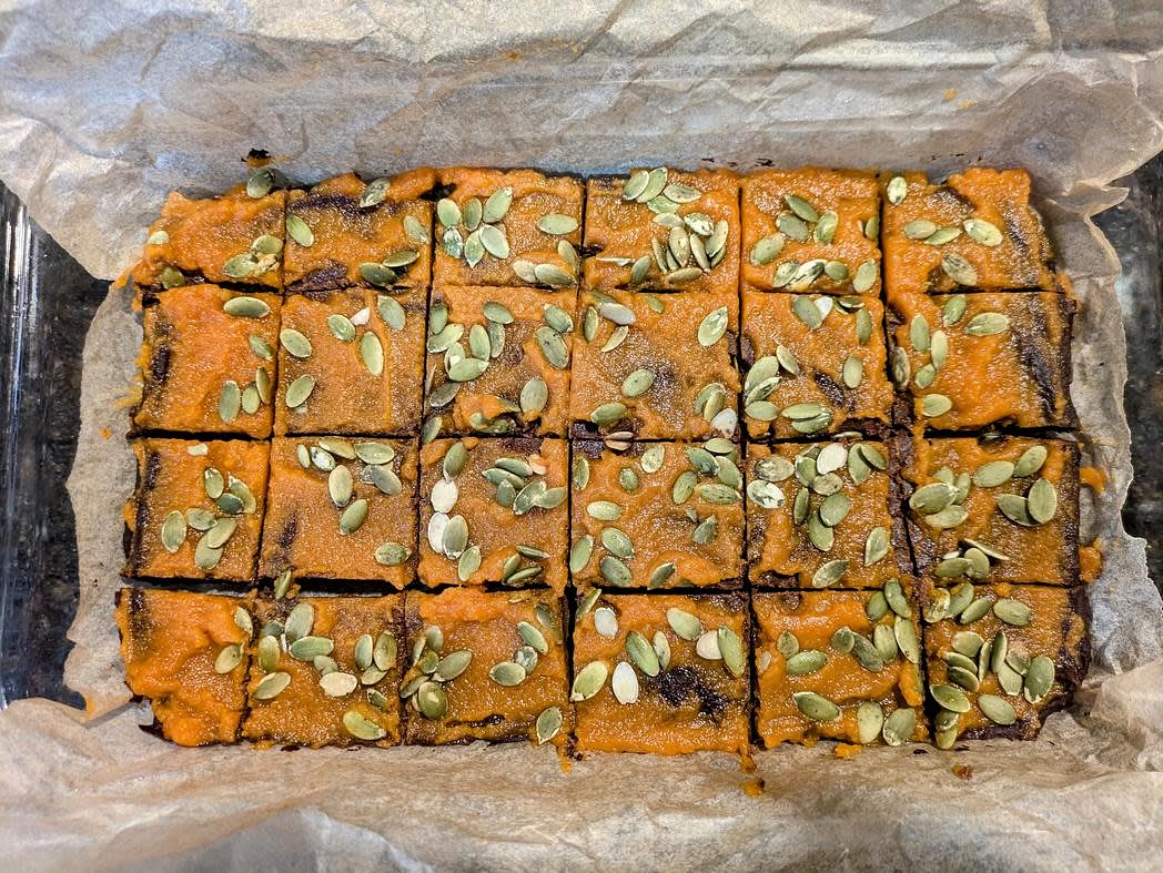 Sprinkle pumpkin seeds on top of the pumpkin topping. Slice into 24 brownies. Store in the fridge or freezer in an airtight container