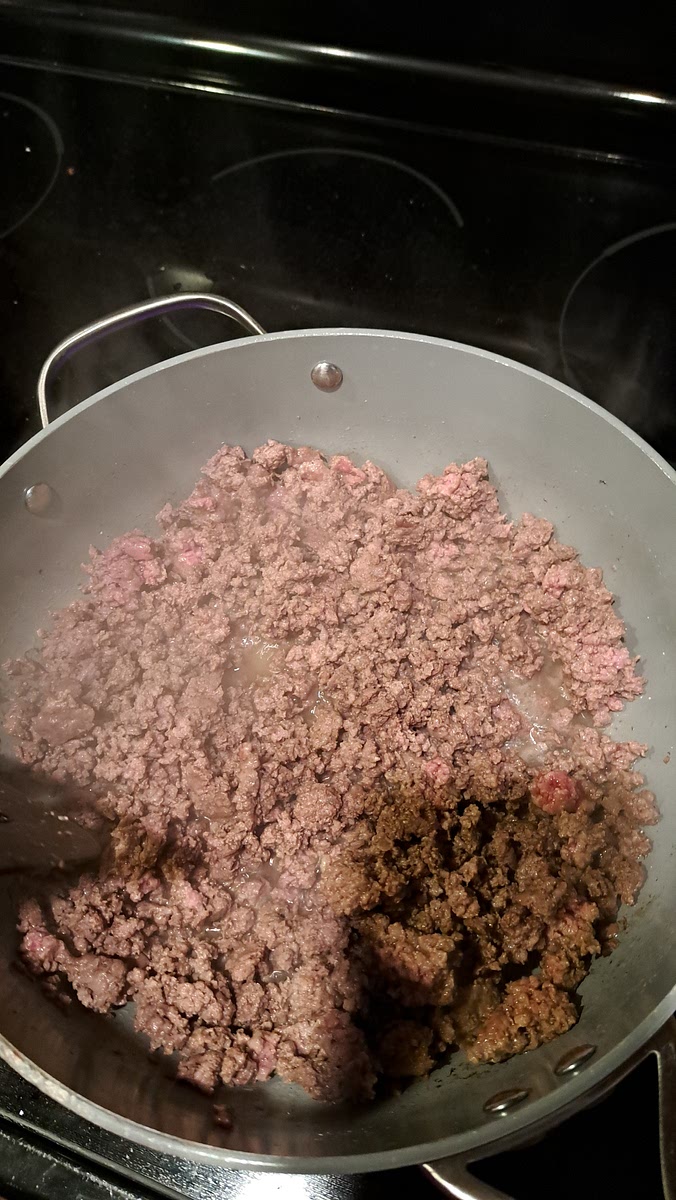 In a skillet cook ground beef and onion till meat is browned and onion is tender. Drain off fat.