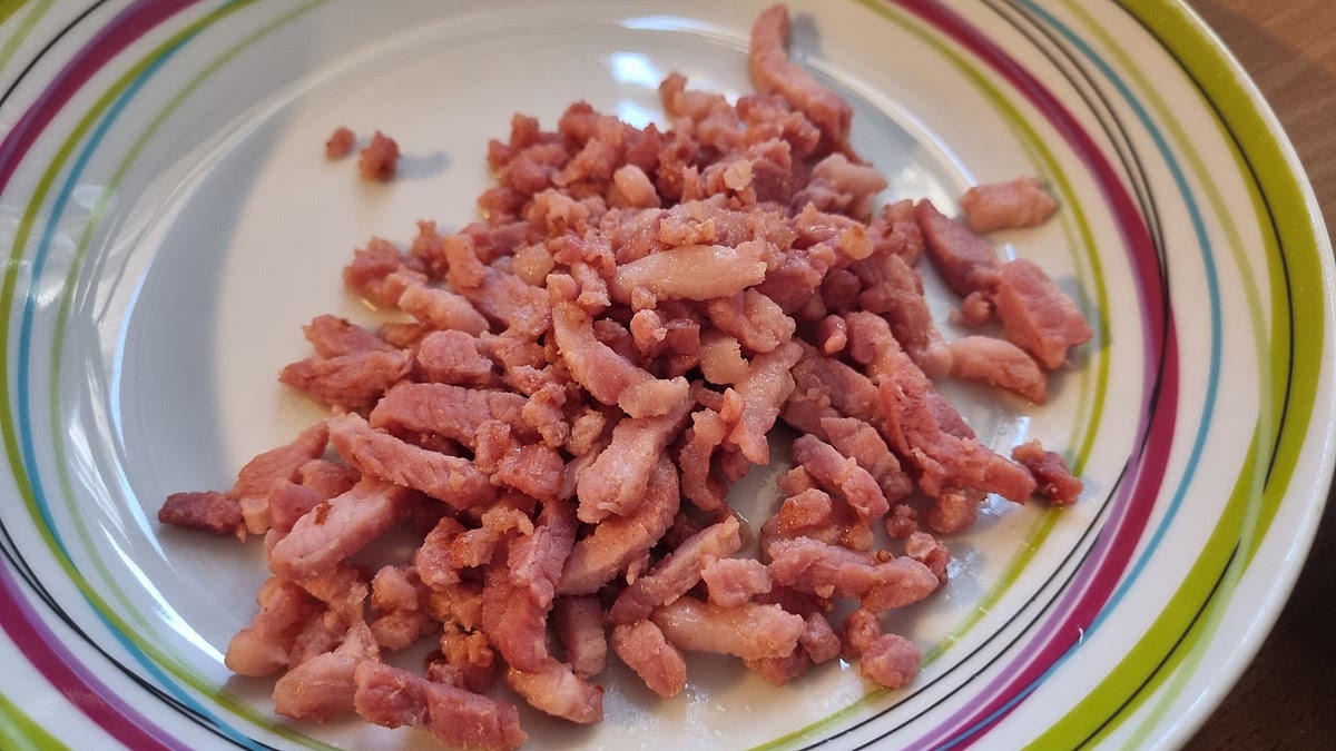 Colorer les lardons dans la Cocotte-Minute® sans couvrir. Les retirer en laissant la graisse.