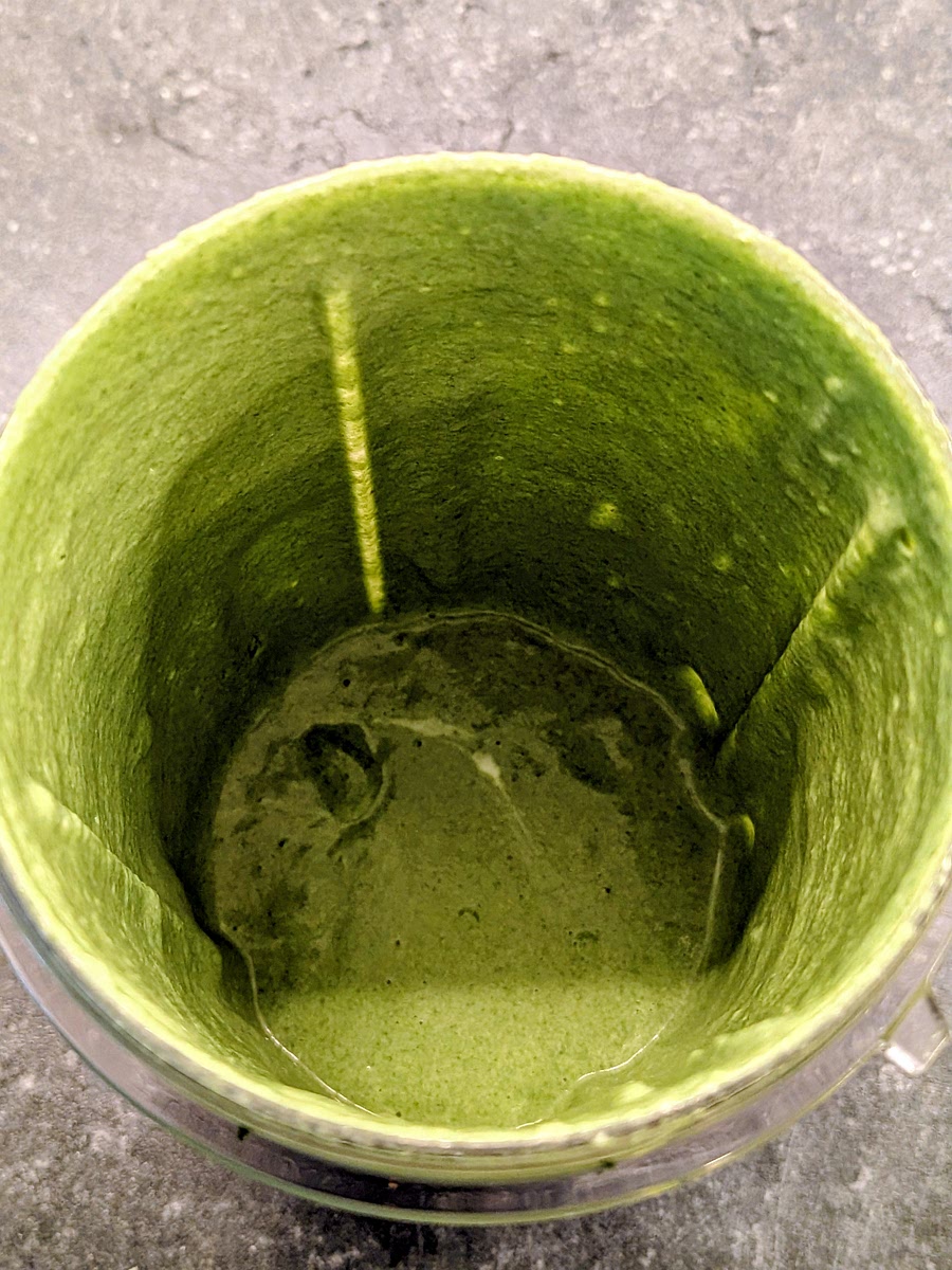 Blend the sauce ingredients with a hand blender until you have a smooth green paste. put it to the side.