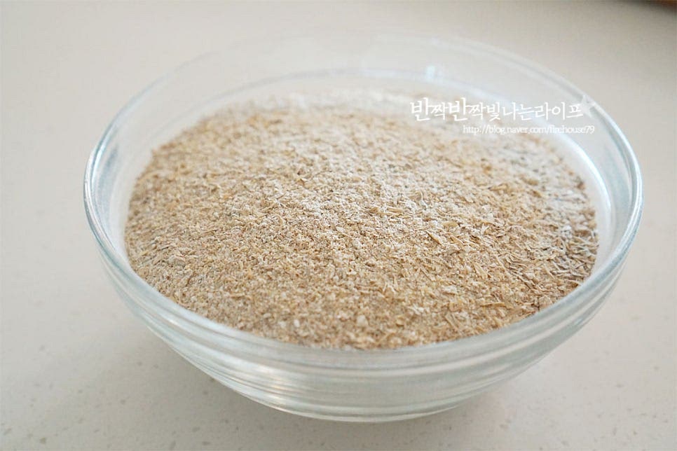 보리 엿기름 200g을 준비했습니다. 밀보다는 보리가 맛이 더 깊고 향이 좋으며 맛있게 만들기 위해서는 좋은 엿기름을 준비하는 것이 중요해요. 달달한 단술은 엿기름으로 맛을 내는데 여기에 단호박을 더해 단맛을 살려 단호박 식혜 만들기 해보도록 해요.