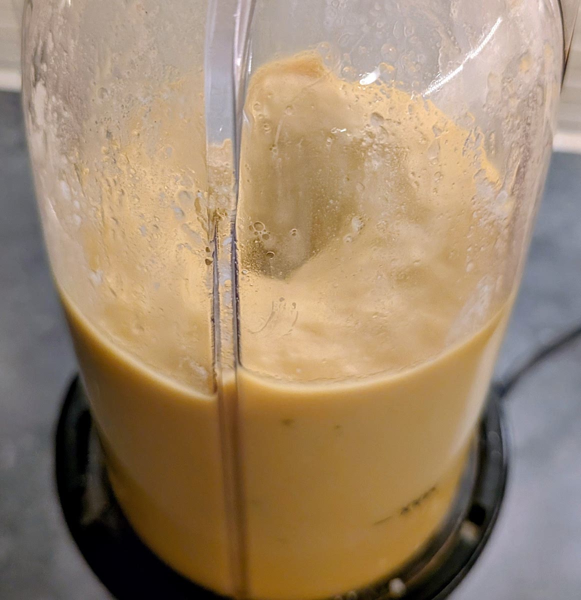 Drain the contents of the pan and put them in a blender with a strain or slotted spoon. Add the Gorgonzola cheese and blend the contents until you get a smooth cream.