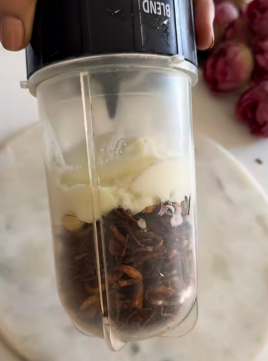 •	Transfer them to a blender with cashews and curd.