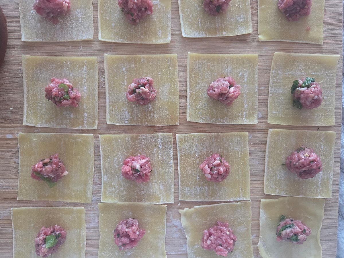 Add the filling.
For the filling: minced meat (up to choice, here I used beef), mix it with 1/2tsp cumin, 1tbsp parsley, 1/2tsp garlic power, 1/2tsp pepper, 1/2tsp salt, and scallions (up to taste).