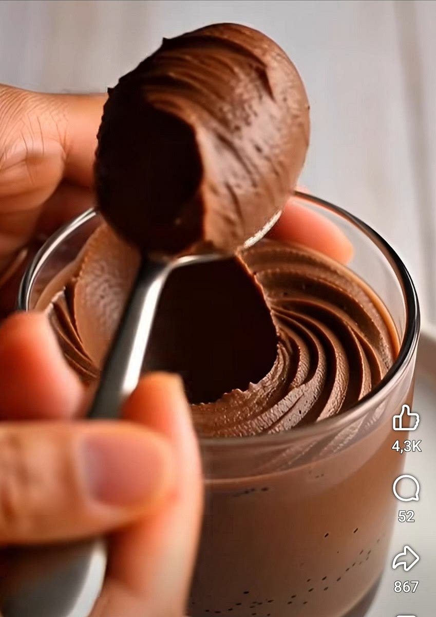 Blend everything well, pour into to glass and refrigerate for 2 hours.