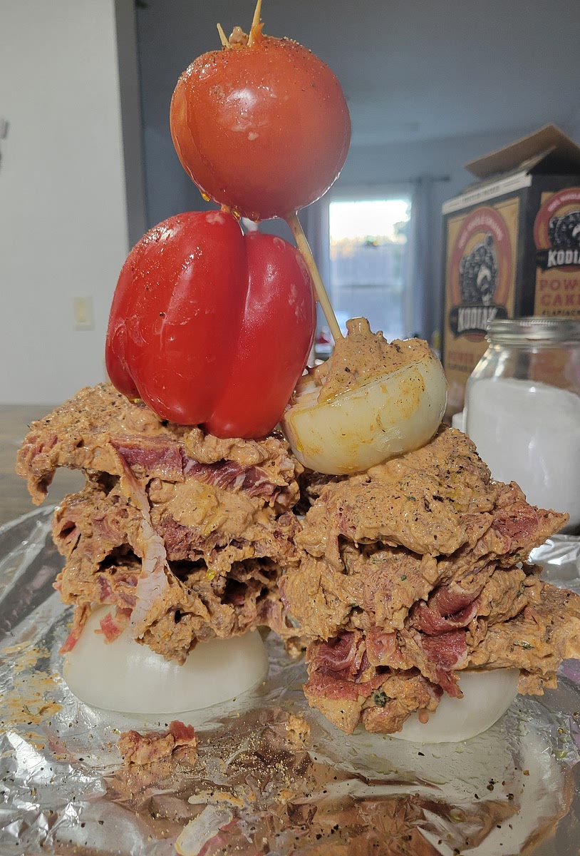 Push meat through skewers. Top skewers with onion, bell and tomato.