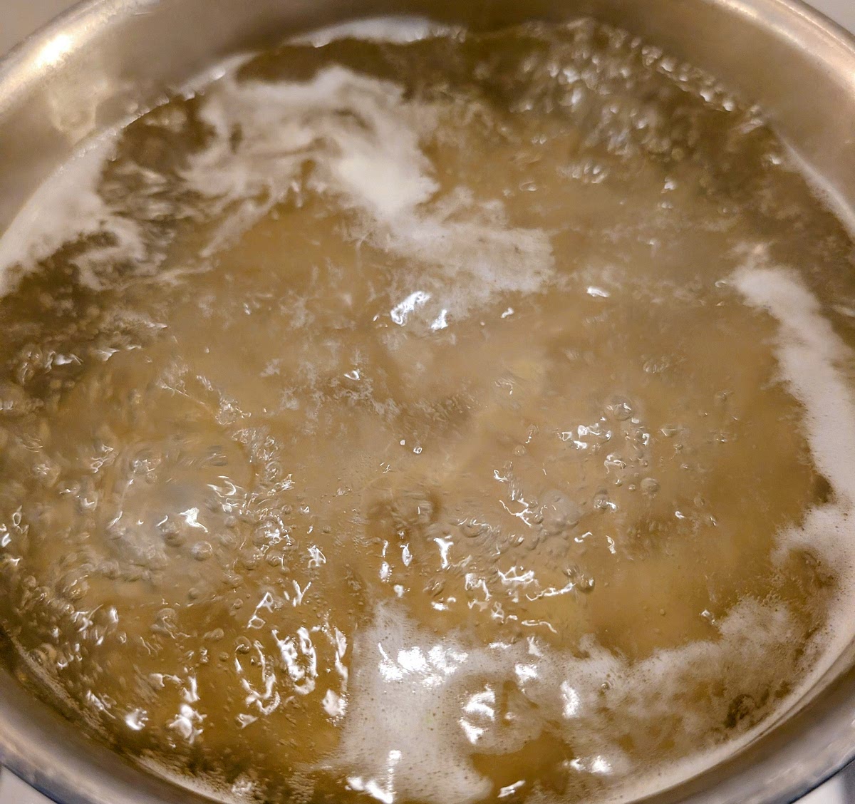 Add 2L of boiling water to a medium pot and salt it to taste for cooking the pasta. Once the salt has dissolved and water is boiling, add the fusilli and stir them around. The boil has to be rolling to prevent the fusilli sticking to each other. You need to cook them ‘al dente’ - this is usually about a minute less than the instructions on the pasta packet (I try them regularly until they cooked at the right point).