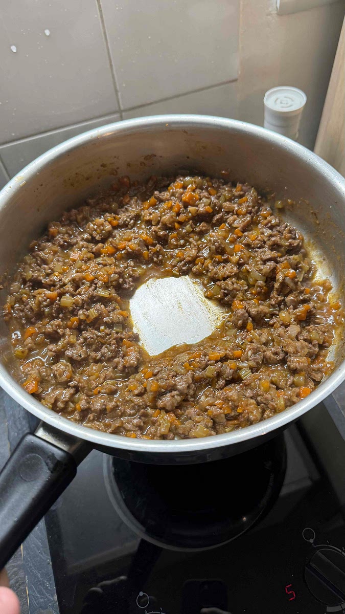 Une fois réduit comme ceci, le fond doit être bien propre, tous les sucs doivent avoir été récupérés par la sauce.